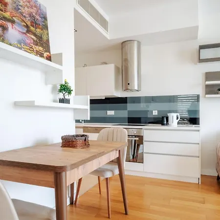 Appartement Charming Flat W Pool Gym In Bagcilar