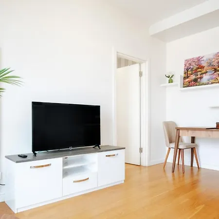 Charming Flat W Pool Gym In Bagcilar Istambul