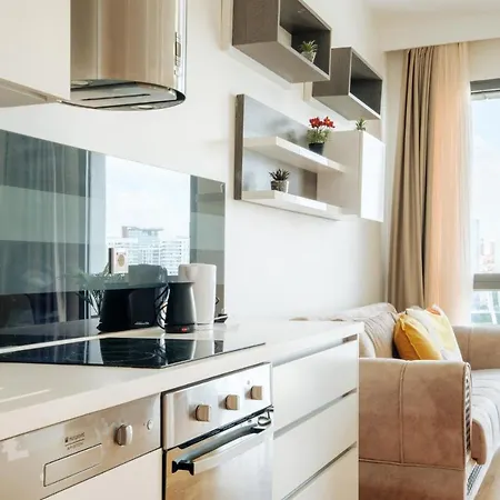 Charming Flat W Pool Gym In Bagcilar * Istambul