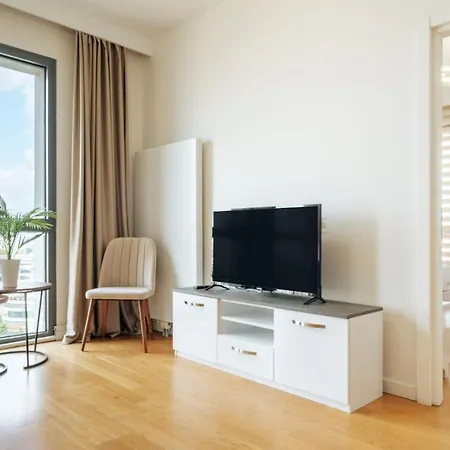 Charming Flat W Pool Gym In Bagcilar Istambul