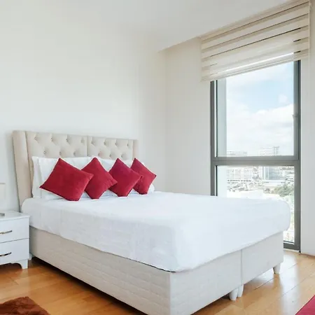 Charming Flat W Pool Gym In Bagcilar اسطنبول